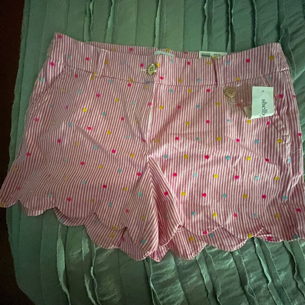 NWT SIZE 8 CROWN & IVY SHORTS